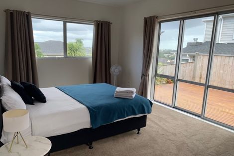 Photo of property in 50 Corricvale Way, Northcross, Auckland, 0630