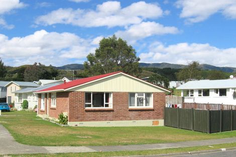 Photo of property in 24 Speargrass Grove, Timberlea, Upper Hutt, 5018