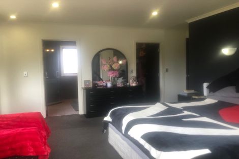 Photo of property in 111 Roberta Crescent, Orewa, 0931