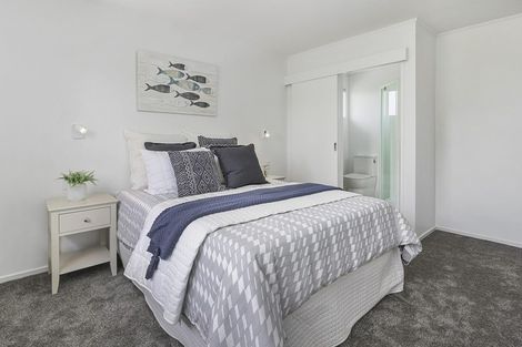 Photo of property in 18 Cottam Grove, Northcross, Auckland, 0632