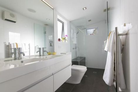 Photo of property in 124 Golf Road, New Lynn, Auckland, 0600