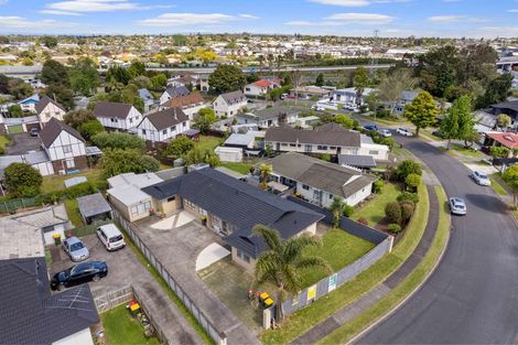 Photo of property in 1/41 Challen Close, Conifer Grove, Takanini, 2112