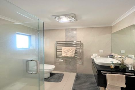 Photo of property in 2 Tir Conaill Avenue, Flat Bush, Auckland, 2019