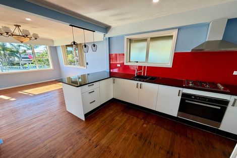 Photo of property in 12 Scanlen Terrace, Kelston, Auckland, 0602
