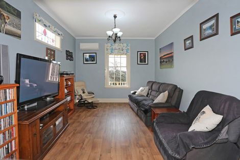 Photo of property in 110 Hastings Street, Halcombe, Feilding, 4779