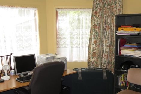 Photo of property in 12 Domett Street, Newlands, Wellington, 6037