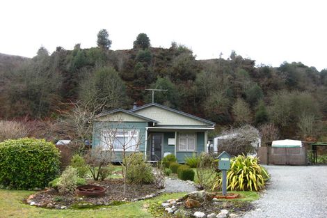Photo of property in 1 Bayfield Street, Reefton, 7830