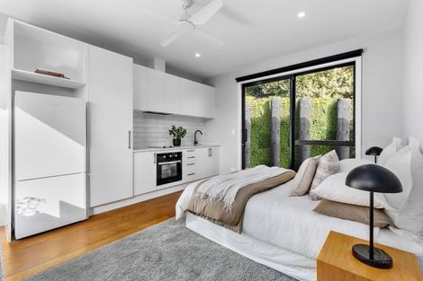 Photo of property in 30a Bernard Magnus Lane, Greenhithe, Auckland, 0632