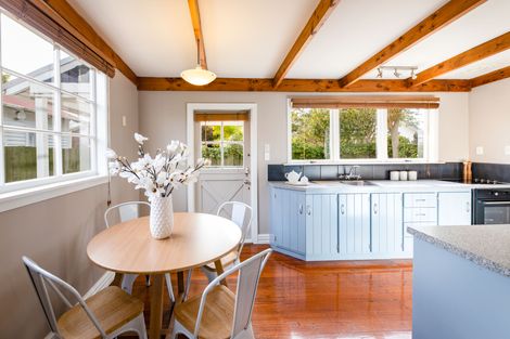 Photo of property in 2/96 Kerrs Road, Avonside, Christchurch, 8061