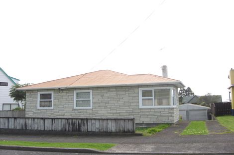 Photo of property in 8 Ranfurly Street, Frankleigh Park, New Plymouth, 4310