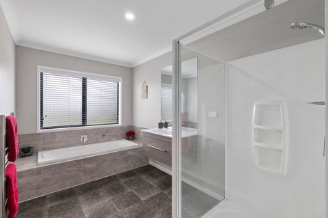 Photo of property in 2 Magnolia Lane, Kaukapakapa, Helensville, 0875