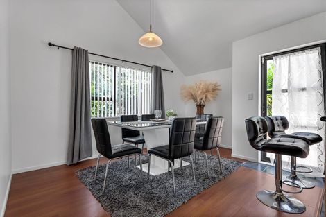 Photo of property in 8 Chardonnay Rise, Henderson, Auckland, 0612