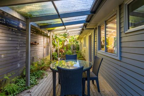 Photo of property in 4 Berne Place, Birkenhead, Auckland, 0626