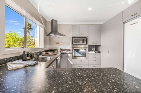 Photo of property in 18 Gilligan Close, College Estate, Whanganui, 4500