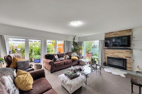 Photo of property in 2 Saint Leonard Street, Saint Johns Hill, Whanganui, 4501