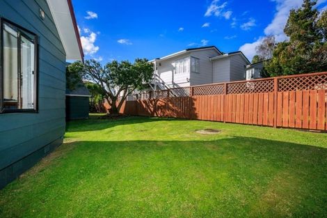 Photo of property in 12 Sunward Rise, Glenfield, Auckland, 0629