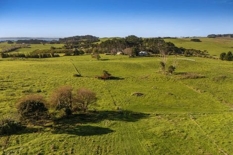 Photo of property in 2640 South Head Road, South Head, Helensville, 0874