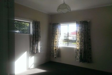 Photo of property in 52 Halsey Road, Manurewa, Auckland, 2102