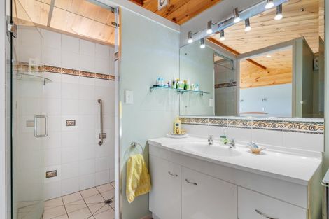 Photo of property in 121 Bruce Wallace Place, Whangamata, 3620