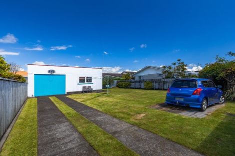 Photo of property in 4 Turakina Street, Merrilands, New Plymouth, 4312