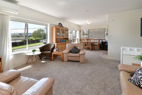 Photo of property in 1/165 Deep Creek Road, Torbay, Auckland, 0630