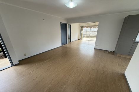 Photo of property in 2/10 Ballater Place, Highland Park, Auckland, 2010