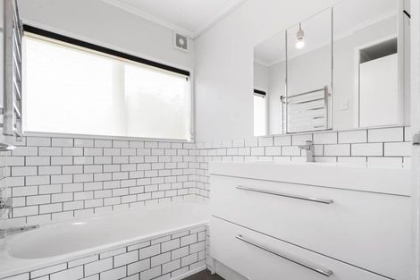 Photo of property in 46 Woodstock Road, Forrest Hill, Auckland, 0620