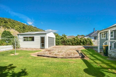 Photo of property in 5 Main Rd Ngakawau, Ngakawau, 7824