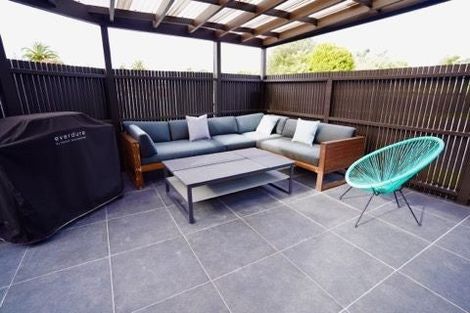 Photo of property in 2 Justin Place, Te Atatu Peninsula, Auckland, 0610