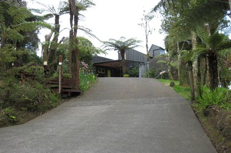 Photo of property in 27 Quinns Road, Waiatarua, Auckland, 0612