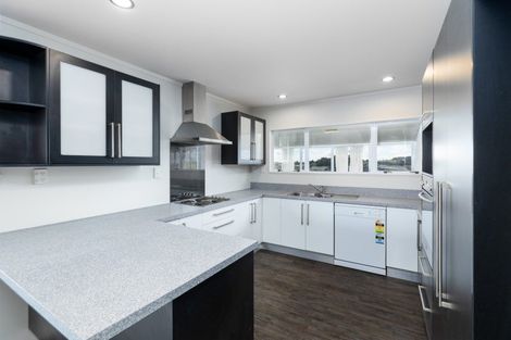 Photo of property in 26 Heta Road, Highlands Park, New Plymouth, 4312