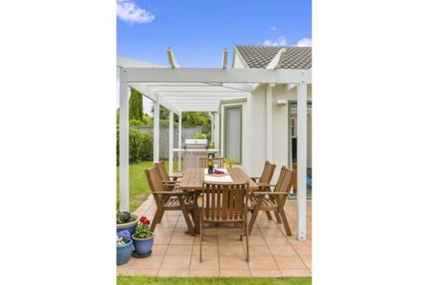 Photo of property in 6 Orohena Close, Northpark, Auckland, 2013