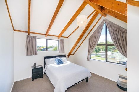 Photo of property in 32 Suzanne Grove, Kelvin Grove, Palmerston North, 4414