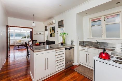 Photo of property in 117 Breaker Bay Road, Breaker Bay, Wellington, 6022