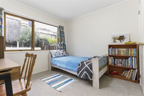 Photo of property in 2/23 Commodore Parry Road, Castor Bay, Auckland, 0620