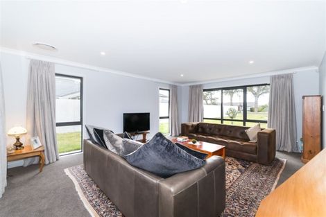 Photo of property in 5 Grand Oaks Drive, Awapuni, Palmerston North, 4412