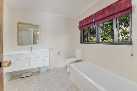 Photo of property in 38 Walton Avenue, Waikanae, 5036