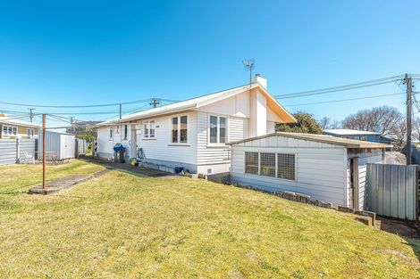 Photo of property in 4 Glenn Street, Castlecliff, Whanganui, 4501
