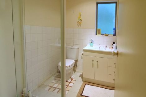 Photo of property in 2/51 Archers Road, Hillcrest, Auckland, 0629