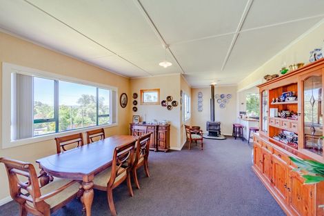 Photo of property in 10 Abbotsford Road, Waipawa, 4210