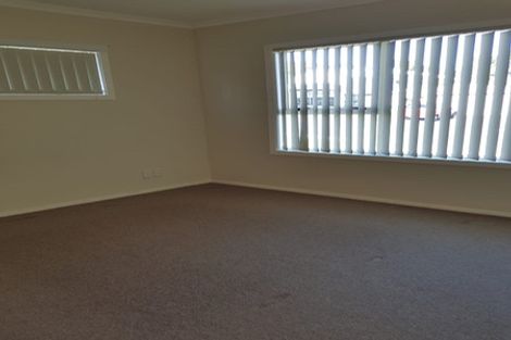 Photo of property in 2/11 Anne Mclean Drive, Bayview, Auckland, 0629