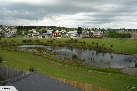 Photo of property in 24 Fairchild Avenue, Goodwood Heights, Auckland, 2105