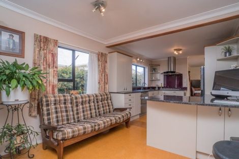 Photo of property in 27 Kiwi Esplanade, Mangere Bridge, Auckland, 2022