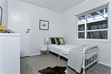 Photo of property in 1/2 Spencer Terrace, Hauraki, Auckland, 0622