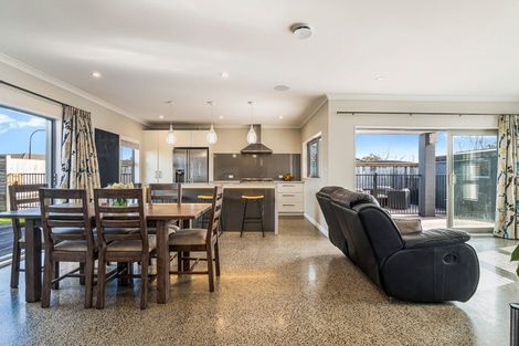 Photo of property in 36 Gilbransen Road, Kumeu, 0810