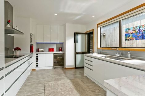 Photo of property in 72 Matipo Road, Mairangi Bay, Auckland, 0630