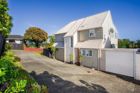 Photo of property in 1/16 Tamahere Drive, Glenfield, Auckland, 0629