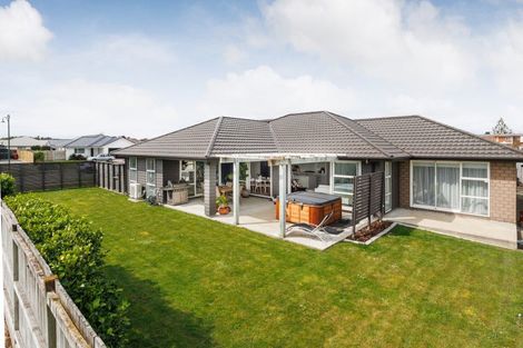 Photo of property in 25 Dogwood Way, Milson, Palmerston North, 4414