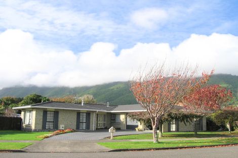 Photo of property in 11 Awanui Drive, Waikanae, 5036