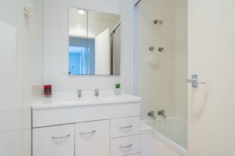 Photo of property in 6 Staincross Street, Green Bay, Auckland, 0604